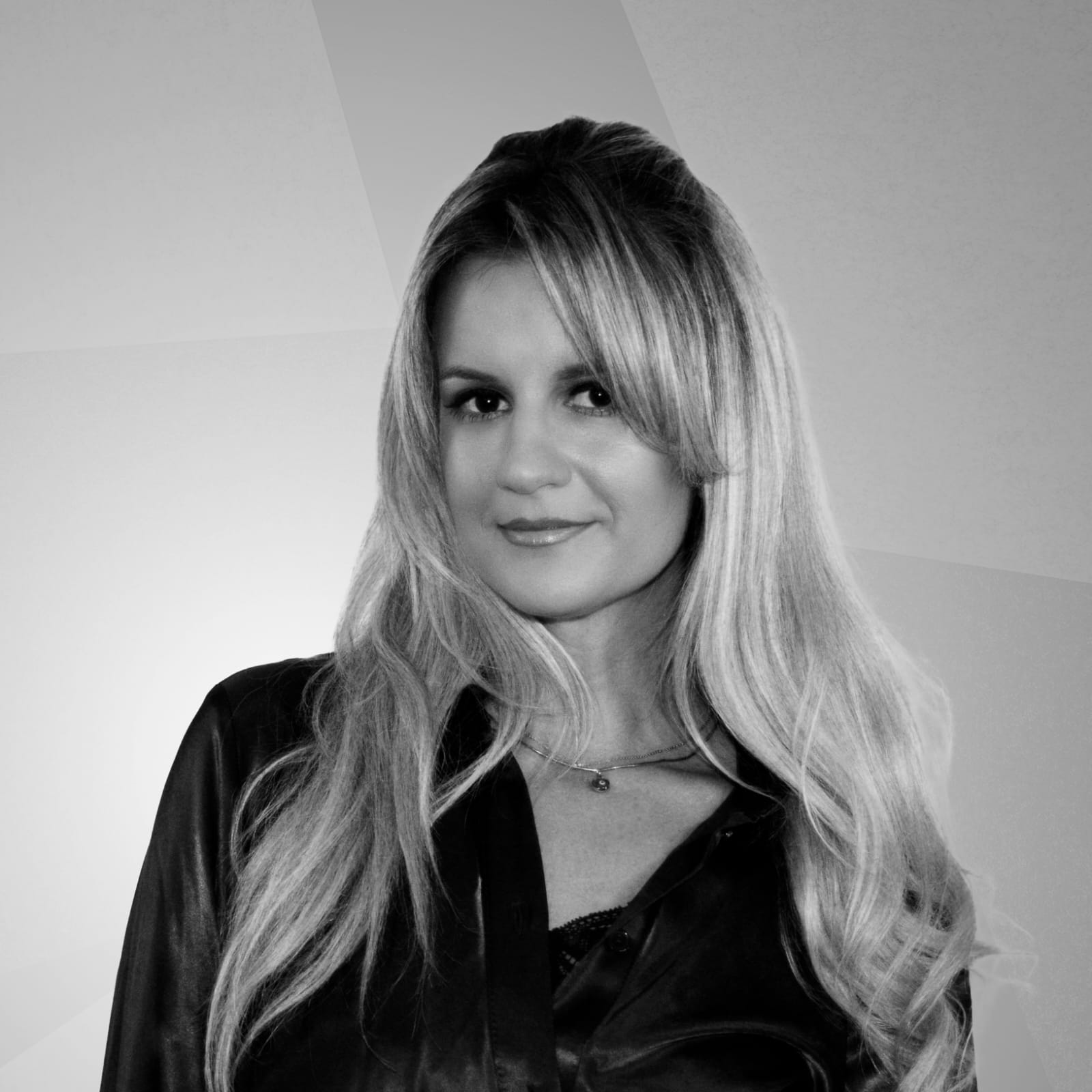 Porträt von Aleksandra Rajić, Partnerin bei Vodinelić | Law office in Belgrad und Mitglied der DACH Europäischen Anwaltsvereinigung.
